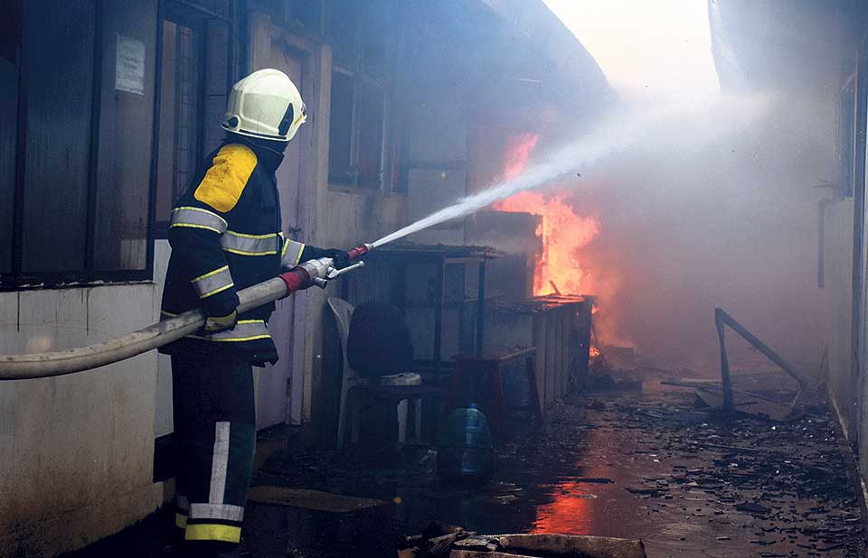 https://republicaimg.nagariknewscdn.com/shared/web/uploads/media/Fire-fighter-trying-to-control-the-flames-of-fire-01.jpg