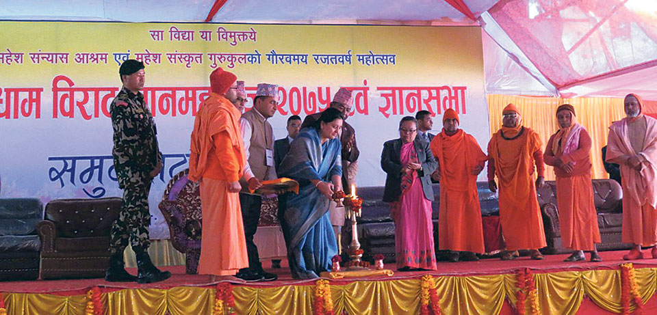 https://republicaimg.nagariknewscdn.com/shared/web/uploads/media/President-Bidya-Devi-Bhandari-devghat-mahayagya-.jpg