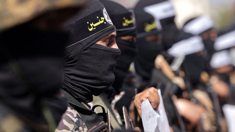 Israel returns 15 Palestinian bodies to...