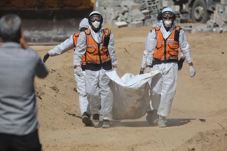 Israel returns 30 Palestinian bodies to...